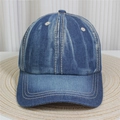 Primer plano de gorra de béisbol de mezclilla azul con costuras amarillas clásicas - Estilo 22-Mezclilla Azul Claro Costuras Vintage