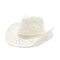 Dettaglio cappello cowboy bianco all'uncinetto con elegante fascia di perle e trama - M (56-58cm) / Bianco