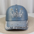 Détail d'une casquette en jean avec motif couronne en strass et ornements en perles - No.11-Couronne Perle-Bleu Clair