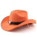 Détail d'un chapeau de cowboy orange en daim avec bande ethnique et crâne de taureau argenté - M (56-58cm) / Orange