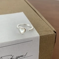 Anello regolabile in argento con inserto in conchiglia a cuore in confezione regalo - Anello Aperto Cuore In Conchiglia Argento (J4061)