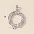 Detailansicht der Maße 3cm x 2,5cm des Hufeisen-Anhängers aus Silber mit Zirkon - Silberner Pflasterkreis