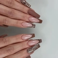 Maillard bruine coffin kunstnagels met matte finish en roségouden glitterdecoratie - Bruine Franse Glitter Coffin Stijl (Met Lijm) (JP2899)