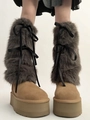 Braune Plateaustiefel mit grauen Kunstpelz-Beinstulpen und schwarzen Schnürbändern für Damen - Grau