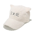 Détail d'une casquette en laine d'agneau blanc crème avec oreilles de chat et broderie - M (56-58cm) / Blanc Cassé