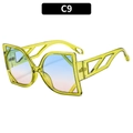 Occhiali da sole cat-eye oversize giallo-verdi con lenti sfumate blu e rosa - Montatura Verde Lente Blu Rosa