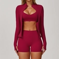 Set da yoga 3 pezzi rosso bacca con giacca zip, reggiseno sportivo e pantaloncini a vita alta - Taglia S / Top E Pantaloni / Set da 3 pezzi (con pantaloncini) / Rosso Lampone