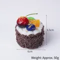 Modelo de pastel de mousse de chocolate artificial con cereza y arándano, altura de 6,5 cm - Crema Blanca Marrón - Pastel de Mousse (Redondo)