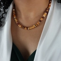 Handgemaakte choker ketting met veelkleurige natuurstenen en gouden metalen kralen - P1461-Ketting