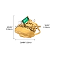 Anello dorato con gemma verde, perle bianche e dimensioni dettagliate del prodotto - Perla Texturizzata Pietra Verde (JZ7112)