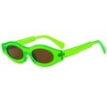Neongrüne ovale Sonnenbrille mit dickem Rahmen und dunklen Gläsern in 45-Grad-Ansicht - Transparent Grün Rahmen Dunkle Gläser