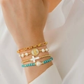 Meerlagige gouden armbandset met Maria-medaille, parels en turquoise kralen - 4-Delige Gelaagde Armbandenset