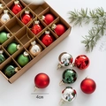 Assortiment kerstboomballen van 4 cm in rood goud en zilver in een vakjesdoos - Stijl D 4cm Kerstkleuren (Rood/Groen/Goud/Zilver) 25 Stuks