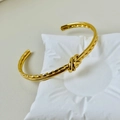 Minimalistische knooparmband in gepolijst goud met een verstelbaar open ontwerp - Goud