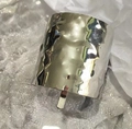 Fermaglio largo in metallo argentato con trama martellata e finitura spazzolata - Fermaglio per Capelli Rettangolare a Molla / Argento