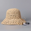 Détails macro d'un chapeau en paille crocheté à la main avec motifs floraux ajourés - M (56-58cm) / Motif Entièrement Ajouré en Raphia
