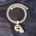 Zilveren Cubaanse schakelketting met iced-out boze emoji-hanger en heldere strasstenen - Hanger + Cubaanse Ketting / Zilveren Middelvinger Emoji Ketting