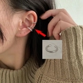 Manchette d'oreille en argent minimaliste avec texture torsadée pour oreilles non percées - Pièce Unique / Spirale Argent
