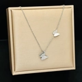 Elegante collana in acciaio al titanio con ciondoli a farfalla satinati e lucidi - Collana / Argento