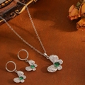 Silbernes Schmetterling-Schmuckset mit grünem Birnenstein und Kristallakzenten - Silber Schmetterling Grün Zirkonia Set (T031)