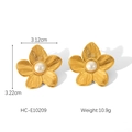 Detailed view of 18k gold flower earrings with pearls and dimensions 3.12cm x 3.22cm - Gold Flower Pearl Style (HC-E10209)