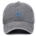Détail de la broderie étoile de David sur une casquette de baseball en coton gris délavé - Réglable / Gris