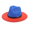 Détail de la texture paille bicolore bleue et rouge avec boucle en cuir noir du chapeau - M (56-58cm) / Rouge & Bleu Royal