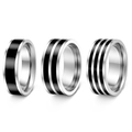 Dettaglio di anelli in acciaio al titanio argento con una, due e tre strisce nere opache - US 6 / Stile Combinazione Assortita