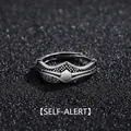 Vintage Thai-Silber Ring für Herren mit schildförmiger Gitterstruktur und Metalloberfläche - Selbstreflexion
