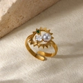 Anello aperto dorato 18K con perla bianca, pietra verde e design a raggiera solare - Stile Sole Multi Gemma Perla Dorato (G11207270)