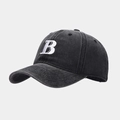 Détail de la casquette vintage en coton délavé anthracite avec broderie blanche B - Réglable / Noir