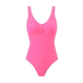 Détail de la texture côtelée rose néon et du col en V froncé du maillot de bain - Rose rouge