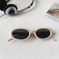 Occhiali da sole ovali retrò con montatura beige crema e lenti scure stile chic - Bianco Sporco