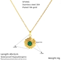 Dettaglio di una collana placcata in oro 18k con pendente rotondo in pietra malachite - Stile Disco Malachite (SP346G)