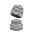 Set berretto e scaldacollo grigio invernale in maglia con calda fodera in pile e motivo - grigio scuro