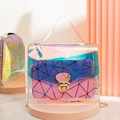 Geometrische Laser-Umhängetasche mit schillernder PVC-Hülle und rosa Innentasche - Rosa
