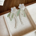 Detail of flower earrings with white petals, green leaves and long crystal tassels - 16# Silver Earring Post - White - Flower