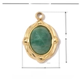 Détail macro du pendentif ovale en pierre naturelle verte avec dimensions acier doré - VG035-Pierre Naturelle Verte Ovale