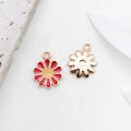 Rote Emaille-Gänseblümchen-Anhänger in Goldoptik für DIY-Schmuck und Schlüsselanhänger - Gänseblümchen 11x14mm