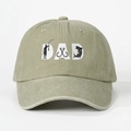 Dettaglio del cappello da baseball kaki con ricamo DAD a tema pesca ricamato fine - Taglia unica / Cachi Chiaro