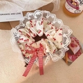 Scrunchie in pizzo bianco con motivi a fragola rossi e fiocco a scacchi rosso - #5 Salsa Per Pizza