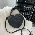 Borsa a tracolla nera a forma di cuore con manico increspato e cerniere dorate - Nero