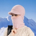 Passamontagna rosa in peluche con visiera per l'inverno, sfondo paesaggio innevato - Rosa