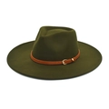Dettaglio del cappello Fedora in lana verde scuro con cintura in pelle marrone e fibbia - M (56-58cm) / Verde Militare