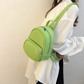 Mini zaino da donna verde fluorescente in pelle PU con zip argentate e logo alla moda - Verde