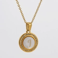 Collier en titane avec pendentif rond en nacre, cristaux et lettre J dorée brillante - Lettre J Or