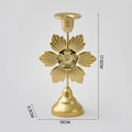Golden matte candle holder with petal relief and 17.5cm height for romantic decor - Flower / Gold