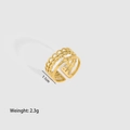 Detalle de anillo dorado de capas con estrella, ancho 1,1 cm y peso de 2,3 g - Estilo de Colgante de Estrella de Onda de Varias Capas (YYR023063)