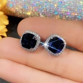 Elegante quadratische Ohrstecker mit tiefblauen Edelsteinen und Silberfassung - Ohrringe / Einheitsgröße