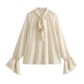 Elegante beige chiffon blouse met stippen, strikhals en uitlopende mouwen met ruches - XS / Melkwit